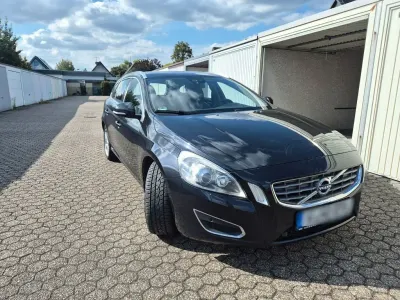 Gebraucht Volvo V60 Summum 114 PS (83 kW) 2011 Schwarz Kombi