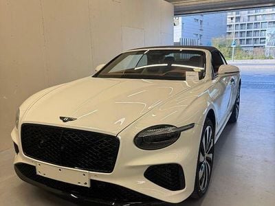 Nuova Bentley Continental 680 CV (500 kW) 2026 Bianco Cabrio