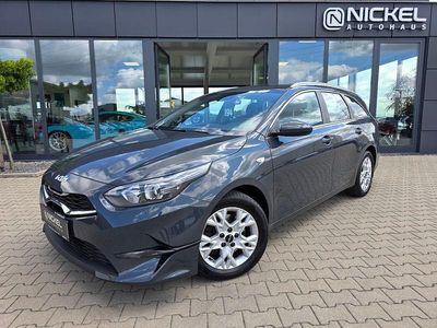 Grau Gebraucht 2022 Kia Ceed Kleinwagen | 18.499 € (Fairer Preis)