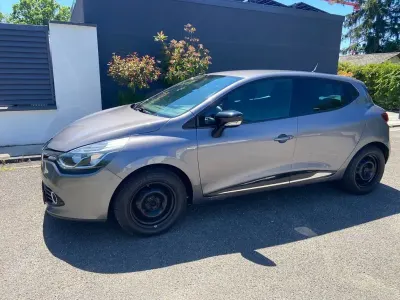 Używany Renault Clio IV LIMITED 76 KM (55 kW) 2017 Szary Sedan/Limuzyna