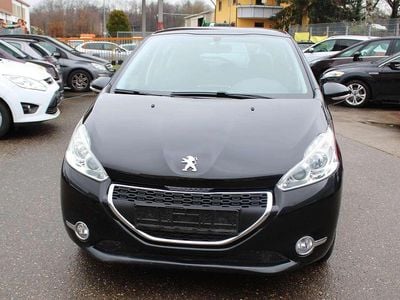 Lackierung schwarz perla nera Gebraucht 2012 Peugeot 208 Active Kleinwagen | 4.300 € (Fairer Preis)