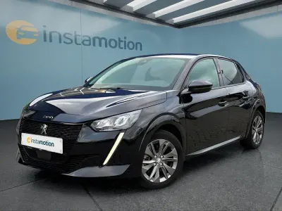 Gebraucht Peugeot e-208 Allure 100 kW (136 PS) 2023 Schwarz Kleinwagen