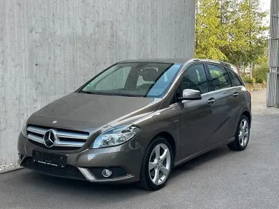 Gebraucht Mercedes B180 Sport 109 PS (80 kW) 2012 Grau Kleinwagen