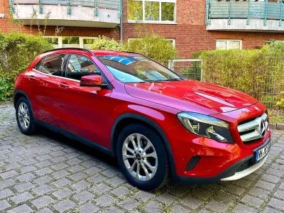 Gebraucht Mercedes GLA200 Style 136 PS (100 kW) 2014 Rot SUV
