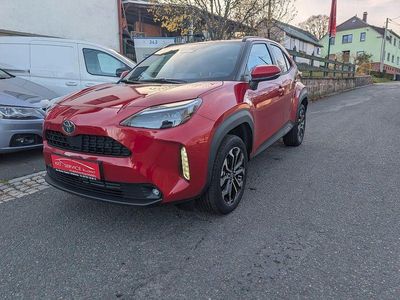 Neu Toyota Yaris Cross Style 131 PS (96 kW) 2025 Rot SUV