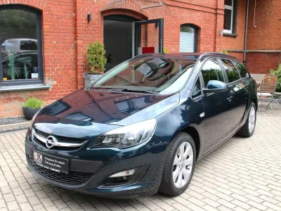 Gebraucht Opel Astra Style 140 PS (102 kW) 2015 Grün Kombi