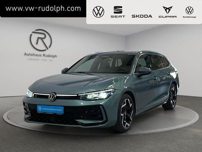Usata VW Passat R-line 150 CV (110 kW) 2025 Verde Station wagon