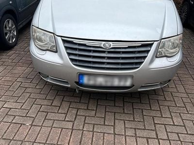 Gebraucht Chrysler Voyager 160 PS (117 kW) 2006 Silber Van / Kleinbus