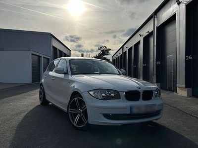 Gebraucht BMW 116 Advantage 122 PS (89 kW) 2011 Weiß Kleinwagen