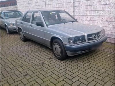 Brugt Mercedes 190 106 HK (77 kW) 1992 Sølv Sedan