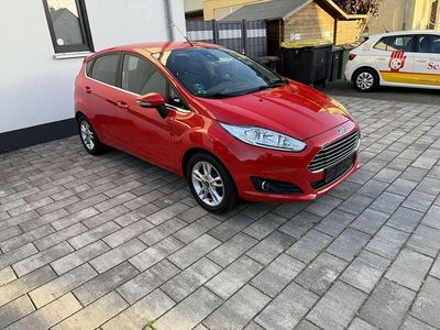Gebraucht Ford Fiesta Titanium 101 PS (74 kW) 2016 Rot Limousine
