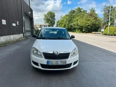 Gebraucht Skoda Fabia 60 PS (44 kW) 2013 Weiß Limousine