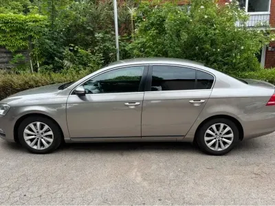 Gebraucht VW Passat 105 PS (77 kW) 2013 Gold Limousine