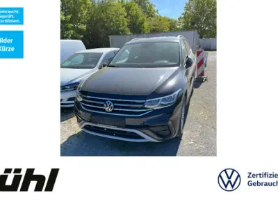 Gebraucht VW Tiguan Allspace Elegance 200 PS (147 kW) 2023 Deep black perleffekt SUV