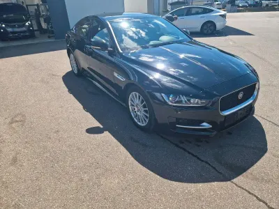 Gebraucht Jaguar XE R-Sport 163 PS (119 kW) 2016 Schwarz Limousine