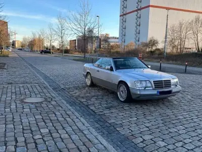 Gebraucht Mercedes E220 150 PS (110 kW) 1994 Silber Cabrio
