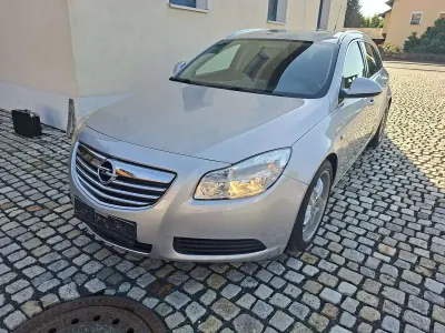 Gebraucht Opel Insignia Edition 140 PS (102 kW) 2011 Silber Kombi