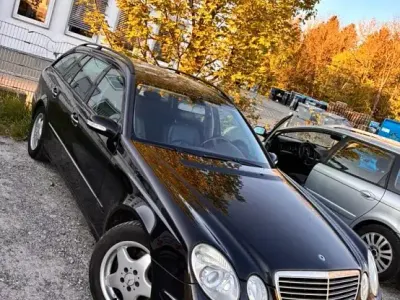 Usata Mercedes E320 224 CV (164 kW) 2004 Nero Station wagon