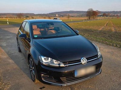 Second-hand VW Golf VII LOUNGE 125 CP (91 kW) 2015 Negru Berlinǎ