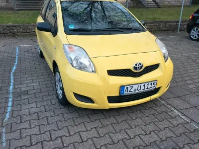 Używany Toyota Yaris 69 KM (50 kW) 2009 Żółty Hatchback