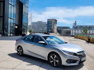 Gebraucht Honda Civic Executive 182 PS (133 kW) 2018 Silber Limousine