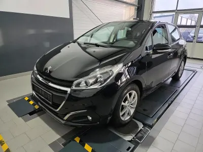 Gebraucht Peugeot 208 82 PS (60 kW) 2016 Schwarz Kleinwagen