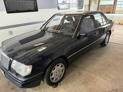 Blau Gebraucht 1994 Mercedes E280 Limousine | 8.999 €