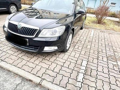 Gebraucht Skoda Octavia 122 PS (89 kW) 2011 Schwarz Kombi