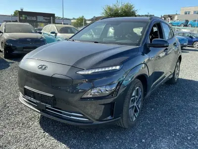 Gebraucht Hyundai Kona Select 100 kW (136 PS) 2022 Schwarz SUV