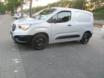 Gebraucht Opel Combo Selection 76 PS (55 kW) 2020 Silber Van / Kleinbus