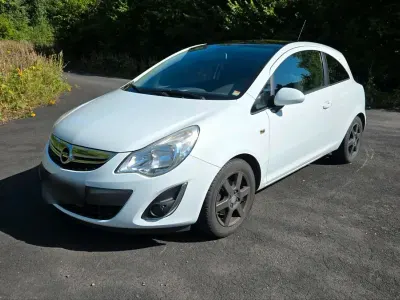Gebraucht Opel Corsa 101 PS (74 kW) 2011 Weiß Kleinwagen