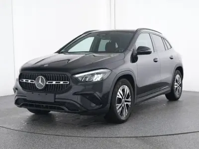 Gebraucht Mercedes GLA180 Night 136 PS (100 kW) 2025 lack kosmosschwarz SUV