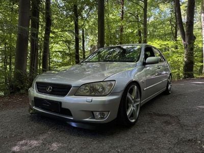 Lexus IS200