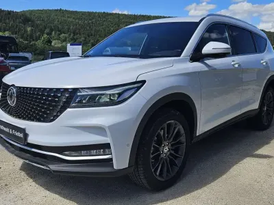 Gebraucht DFSK Fengon 220 PS (161 kW) 2024 Fengon white SUV