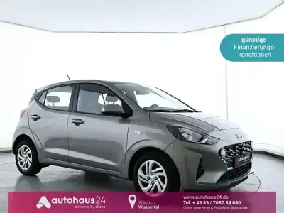 Gebraucht Hyundai i10 Select 67 PS (49 kW) 2023 Grau Kleinwagen