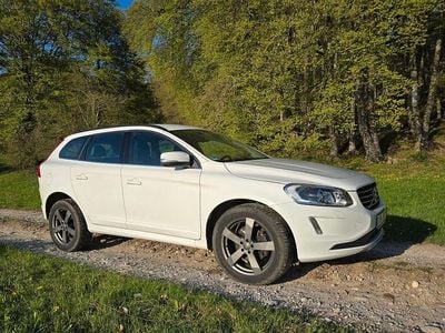 Second-hand Volvo XC60 Momentum 190 CP (139 kW) 2015 Alb SUV
