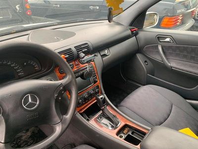 Usata Mercedes 220 2004 Andere farben Utilitaria