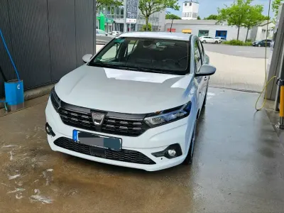 Gebraucht Dacia Sandero Comfort 90 PS (66 kW) 2022 Weiß Kleinwagen