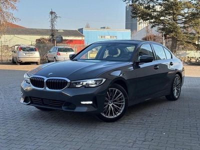 Grau Gebraucht 2020 BMW 330 Sport Line Limousine | 22.799 € (Guter Preis)
