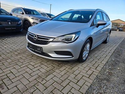 Gebraucht Opel Astra Edition 150 PS (110 kW) 2016 Argonsilber/sovereign/switchbl Kombi