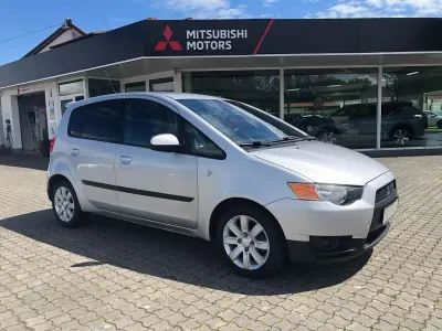 Gebraucht Mitsubishi Colt Intense 95 PS (69 kW) 2009 Haagsilber Kleinwagen