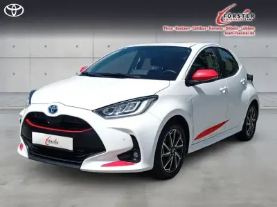 Gebraucht Toyota Yaris Hybrid Team 116 PS (85 kW) 2022 Weiß Limousine
