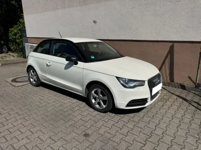 Gebraucht Audi A1 Attraction 105 PS (77 kW) 2012 Weiß Kleinwagen