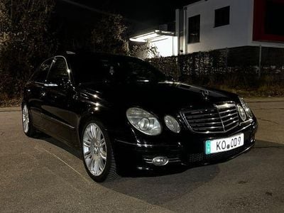 Schwarz Gebraucht 2006 Mercedes E420 Avantgarde Limousine | 12.300 €