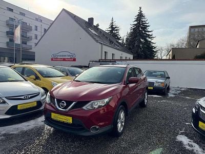 Gebraucht Nissan Qashqai Acenta 116 PS (85 kW) 2015 Rot SUV
