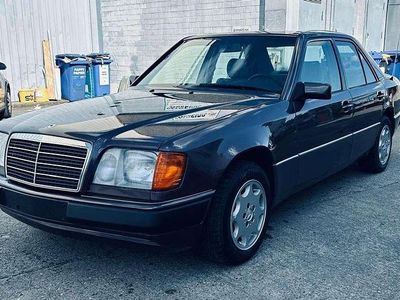 Gebraucht Mercedes E200 136 PS (100 kW) 1993 Grau Limousine
