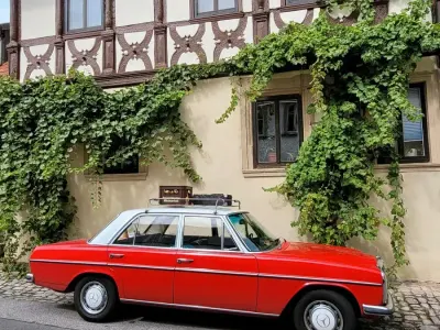 Gebraucht Mercedes W115 60 PS (44 kW) 1972 Rot Limousine