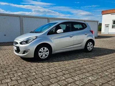 Gebraucht Hyundai ix20 Comfort 90 PS (66 kW) 2013 Silber Kleinwagen