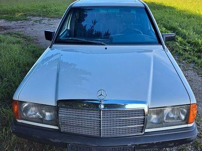 Gebraucht Mercedes 190 122 PS (89 kW) 1983 Weiß Limousine