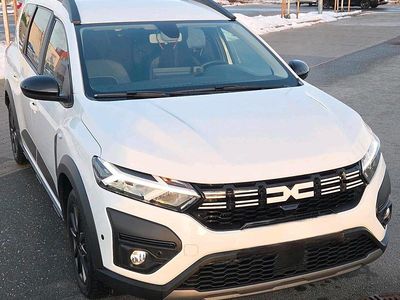 Weiß Gebraucht 2022 Dacia Jogger Extreme Van / Kleinbus | 17.500 € (Etwas zu teuer)